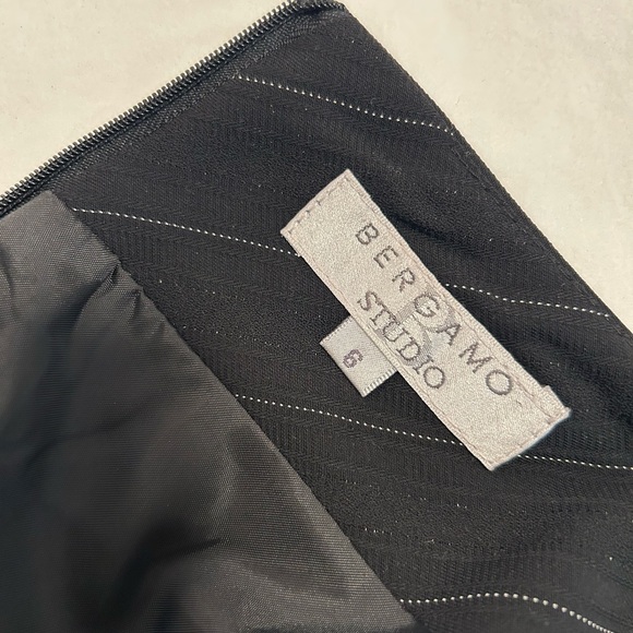 Bergamo Studio Suit - Picture 11 of 12